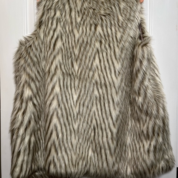 Fur vest! - Picture 2 of 4